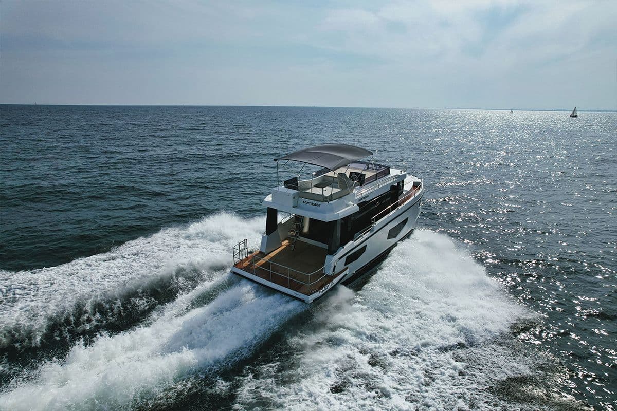 Seamaster 45 — exterior view