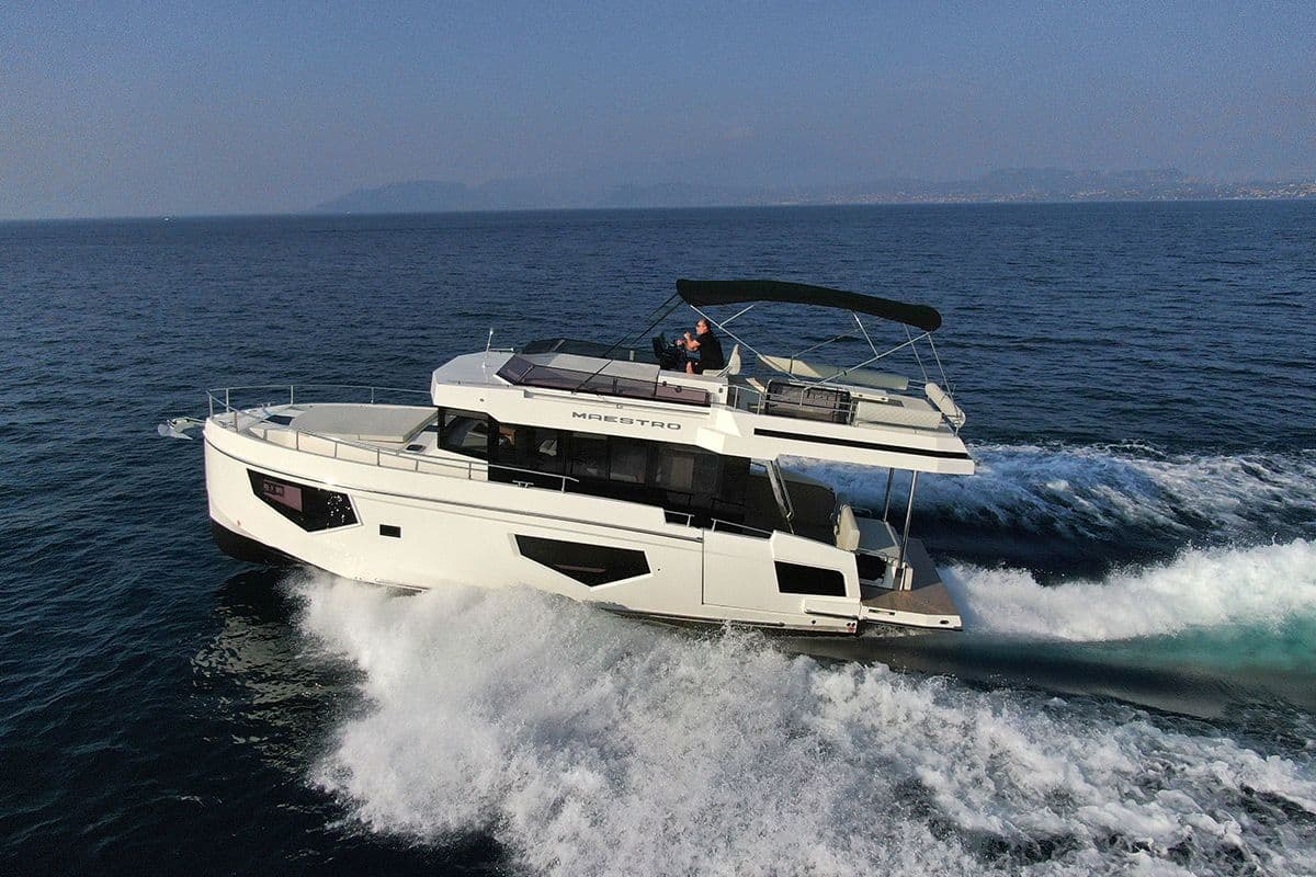 Maestro 42 — exterior, view 1