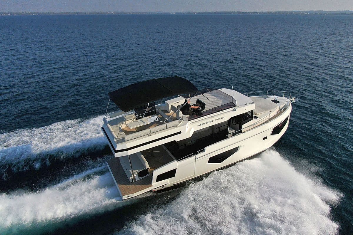 Maestro 42 — extérieur, vue 2