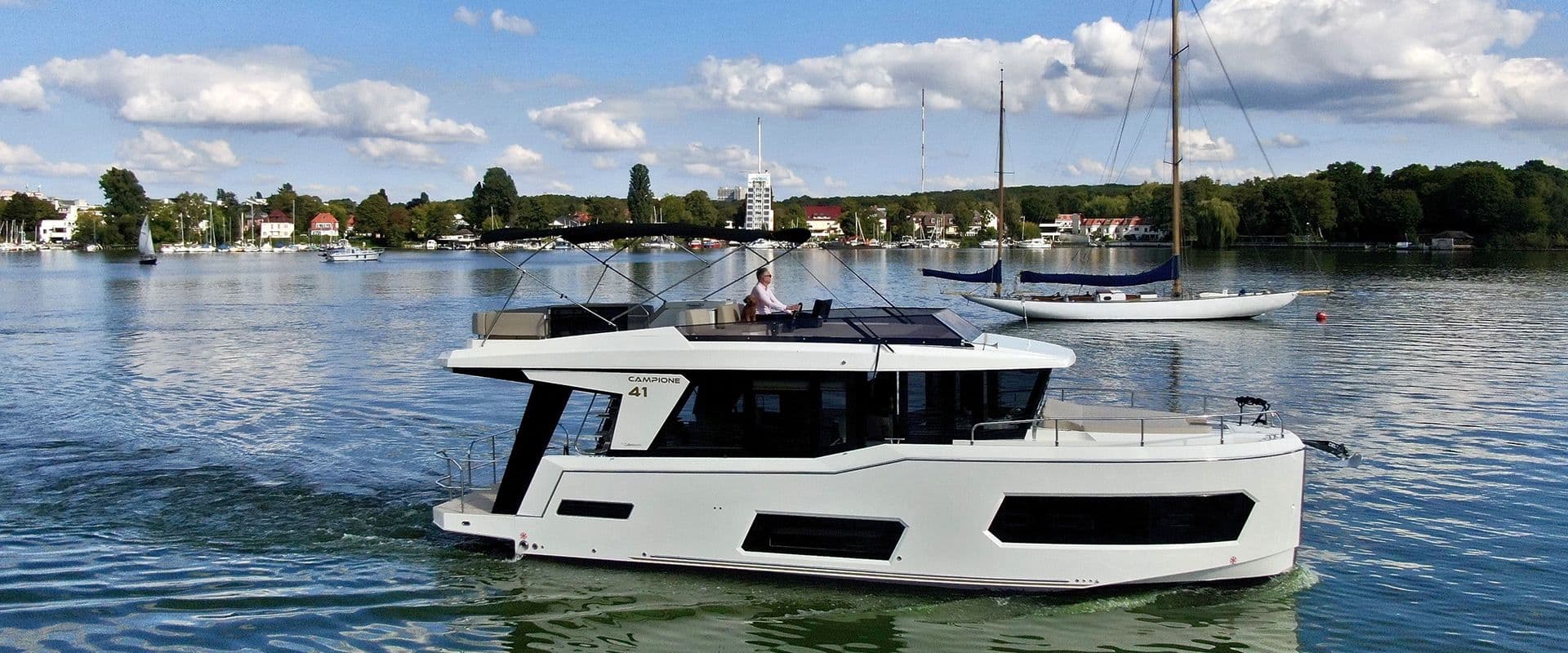 Campione 41 Fly — vue extérieure du chantier